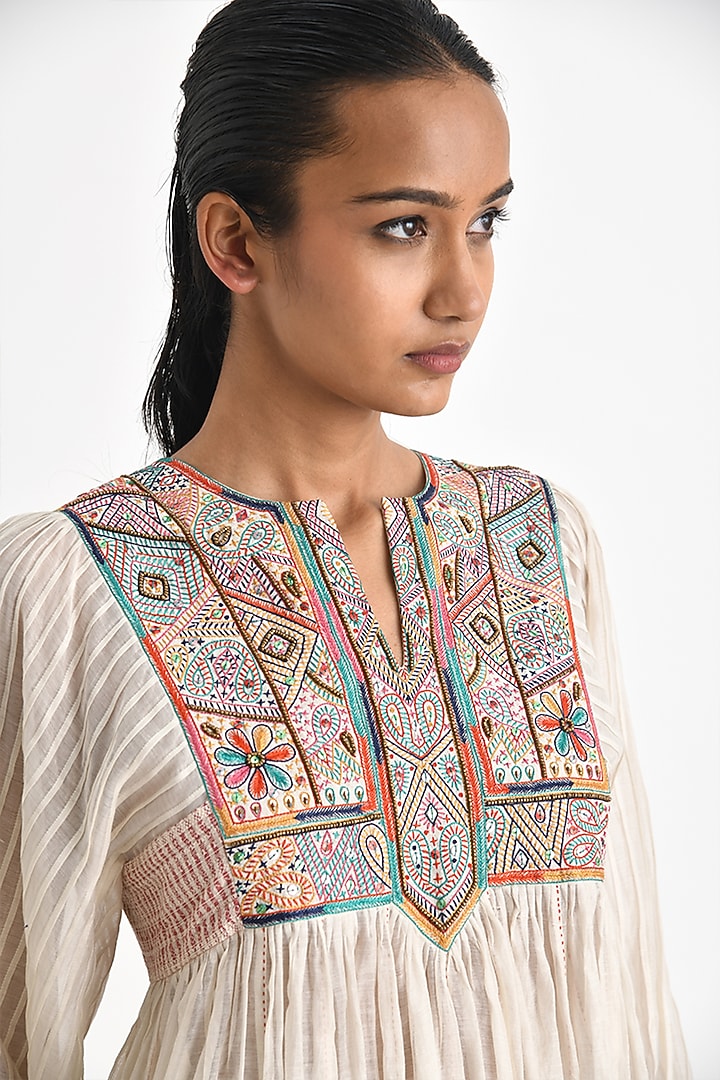 Ecru Chanderi Hand Embroidered Kurta by Payal Pratap at Pernia's Pop Up Shop