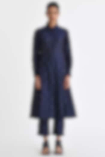 Navy Blue Crushed Silk Kurta Set by Payal Pratap at Pernia's Pop Up Shop