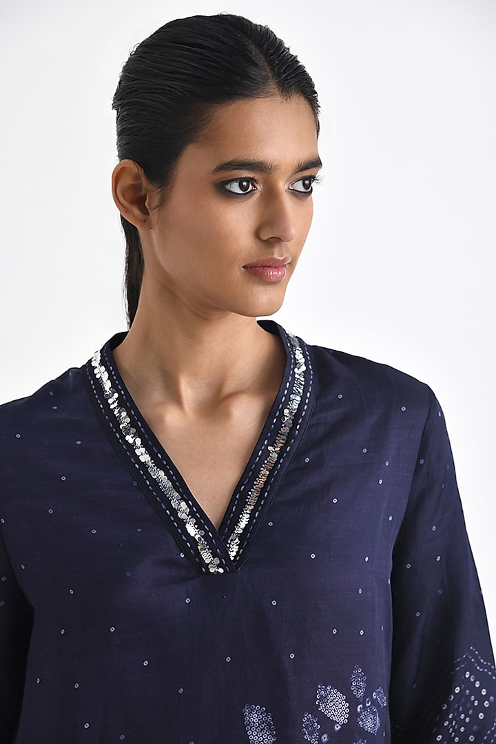Navy Blue Linen Satin Bandhani Printed Kurta Set by Payal Pratap at Pernia's Pop Up Shop