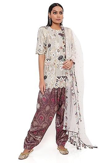 Off-White Georgette Embroidered Kurta Set by Payal Singhal at Pernia's Pop Up Shop