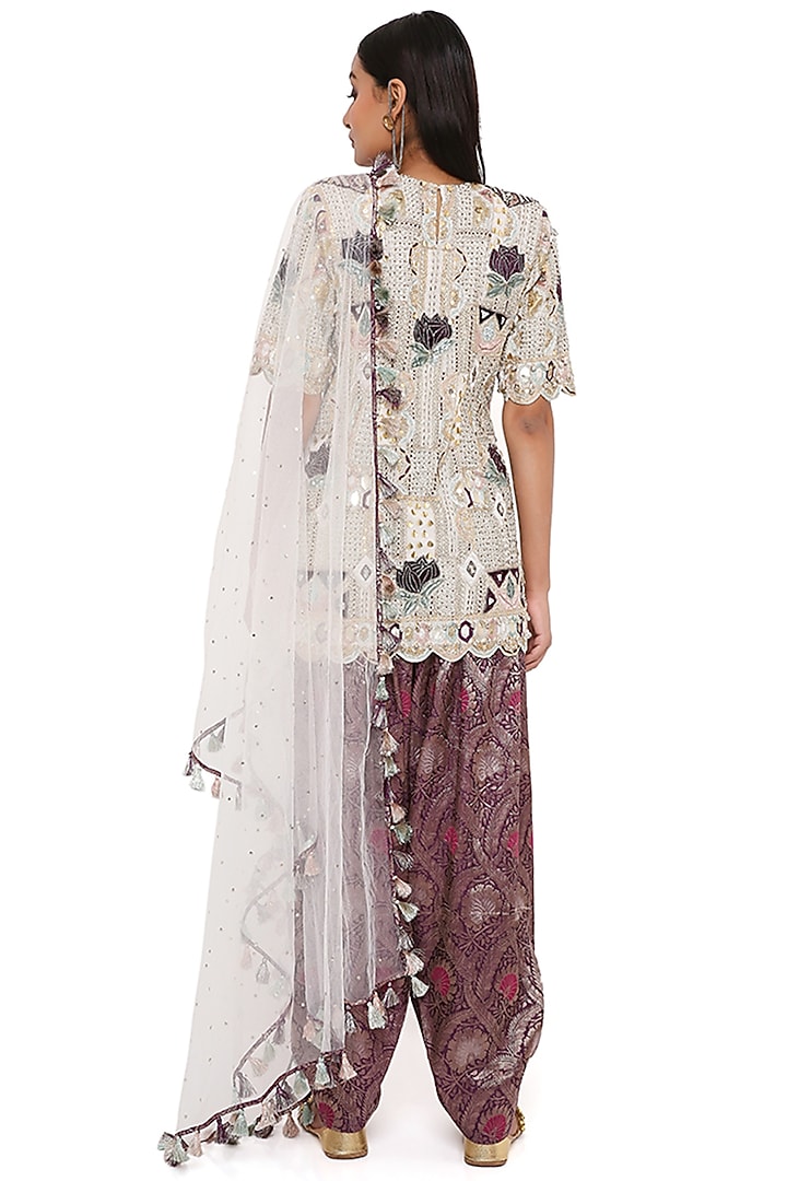 Off-White Georgette Embroidered Kurta Set by Payal Singhal at Pernia's Pop Up Shop