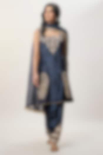 Navy Blue Velvet Embroidered Kurta Set by Payal Singhal at Pernia's Pop Up Shop