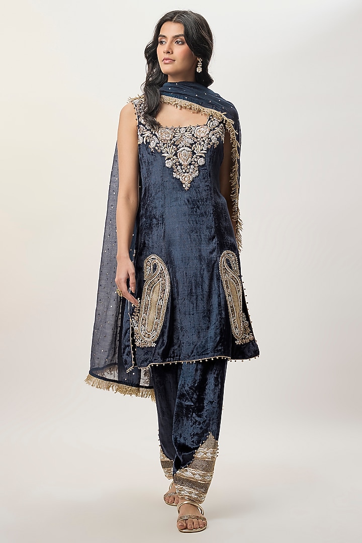 Navy Blue Velvet Embroidered Kurta Set by Payal Singhal at Pernia's Pop Up Shop