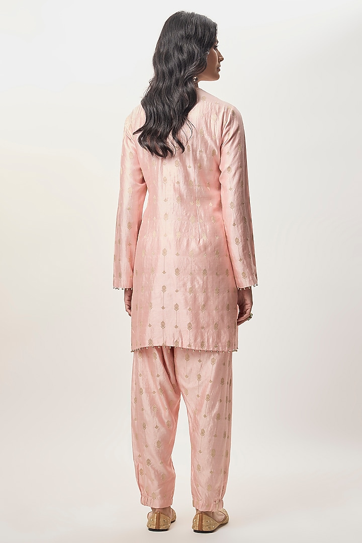Blush Pink Chiniya Silk Embroidered Kurta Set by Payal Singhal at Pernia's Pop Up Shop