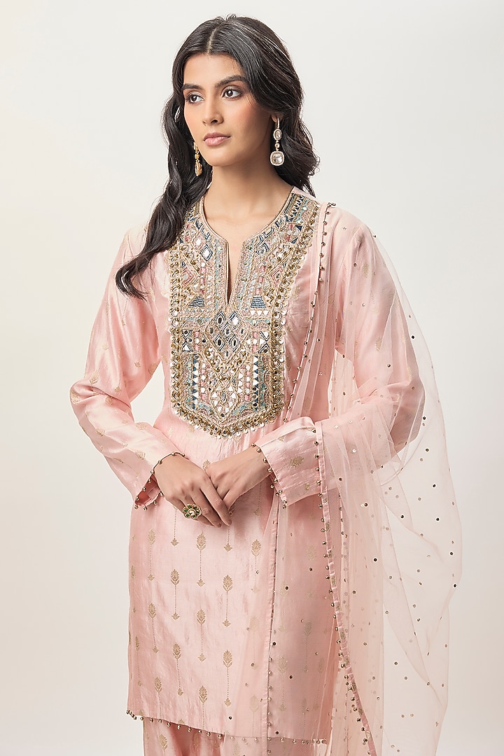 Blush Pink Chiniya Silk Embroidered Kurta Set by Payal Singhal at Pernia's Pop Up Shop