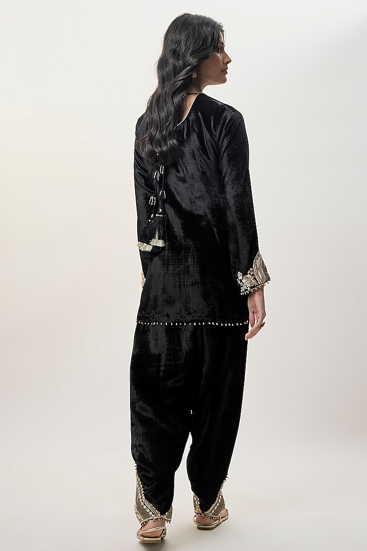 Black Velvet Embroidered Kurta Set by Payal Singhal at Pernia's Pop Up Shop