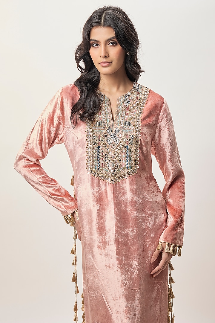 Rose Pink Velvet Embroidered Kaftan by Payal Singhal at Pernia's Pop Up Shop