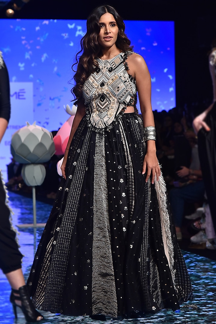 Stone Embroidered Blouse With Black Wedding Lehenga by Payal Singhal at Pernia's Pop Up Shop