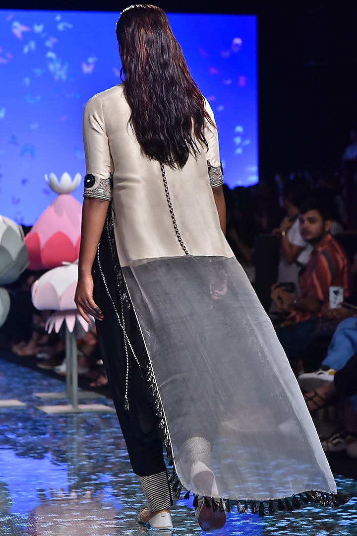 Stone Embroidered Kurta With Black Pants by Payal Singhal at Pernia's Pop Up Shop