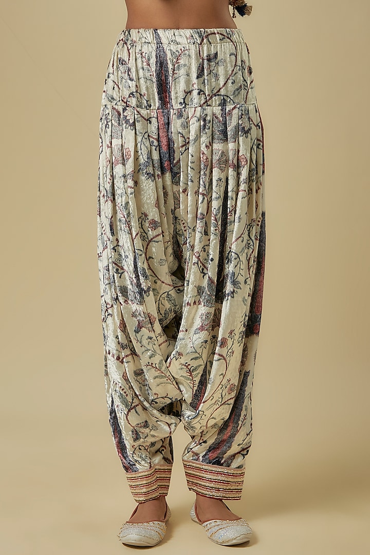 Blue Velvet Digital Printed & Hand Embroidered Kurta Set by Payal Singhal at Pernia's Pop Up Shop