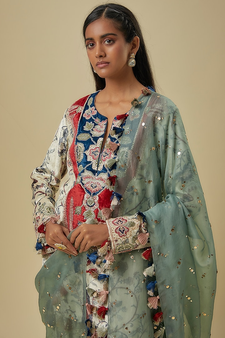 Blue Velvet Digital Printed & Hand Embroidered Kurta Set by Payal Singhal at Pernia's Pop Up Shop