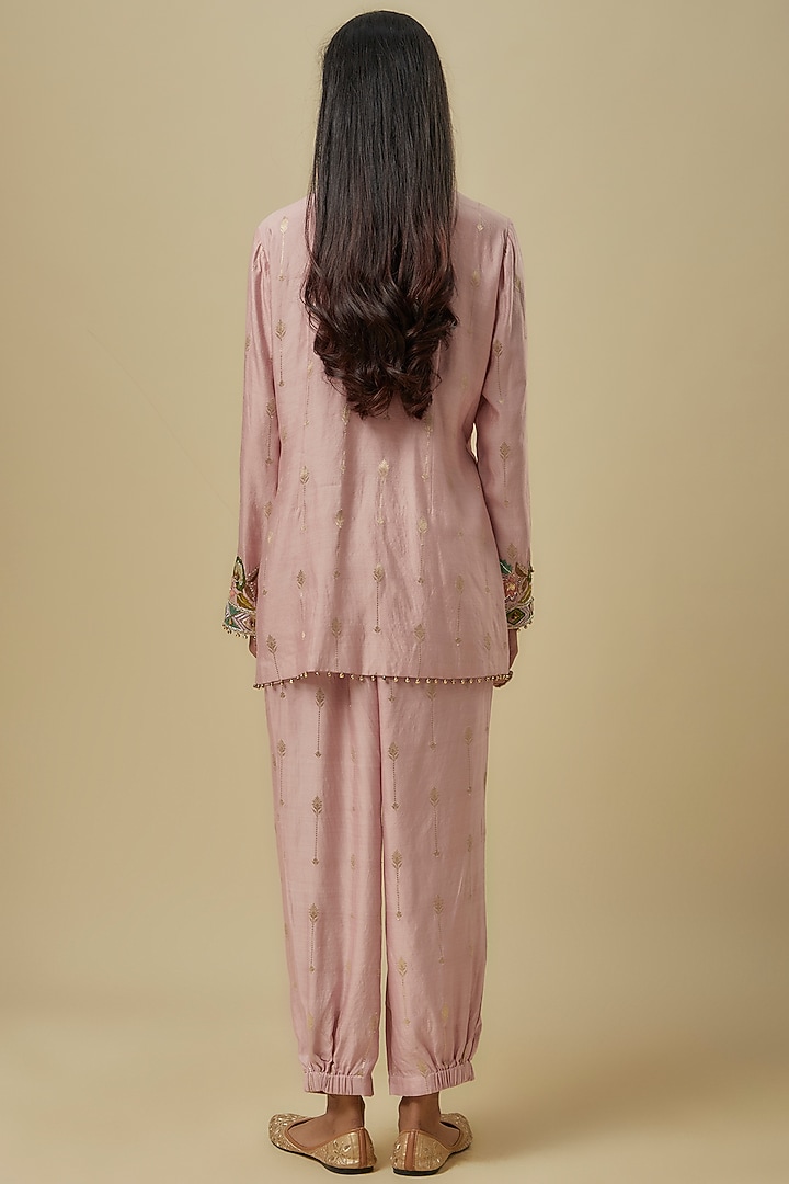 Onion Pink Brocade Hand Embroidered Kurta Set by Payal Singhal at Pernia's Pop Up Shop