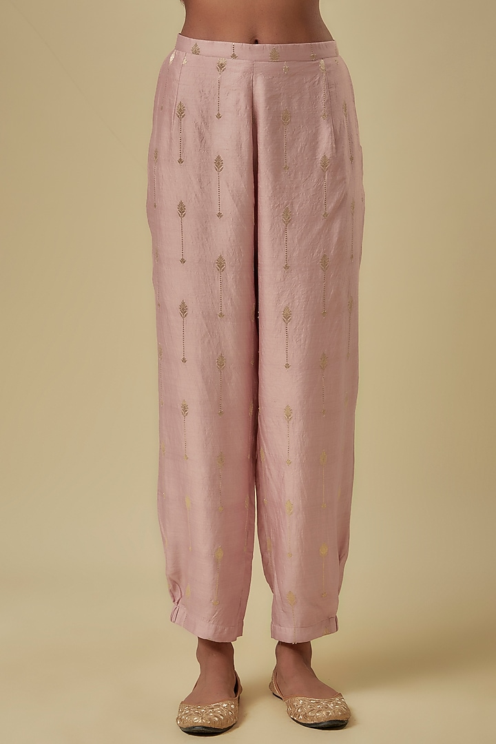 Onion Pink Brocade Hand Embroidered Kurta Set by Payal Singhal at Pernia's Pop Up Shop