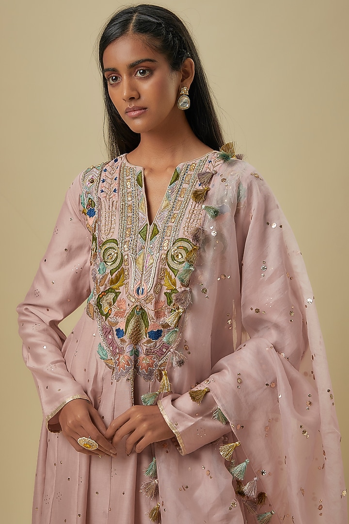 Onion Pink Mukaish Silk Mul Hand Embroidered High-Low Bridal Anarkali Set by Payal Singhal at Pernia's Pop Up Shop