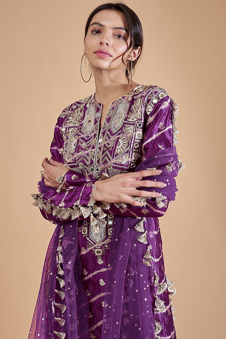 Purple Leheriya Silk Hand Embroidered Kurta Set by Payal Singhal at Pernia's Pop Up Shop