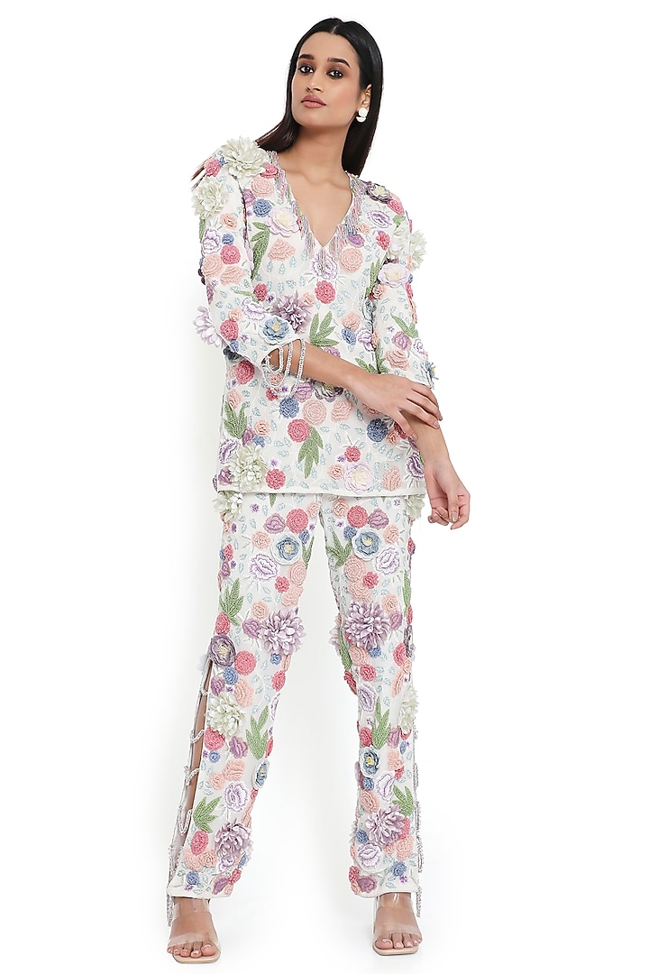 Off-White Georgette Embroidered Short Kurta Set by Payal Singhal at Pernia's Pop Up Shop