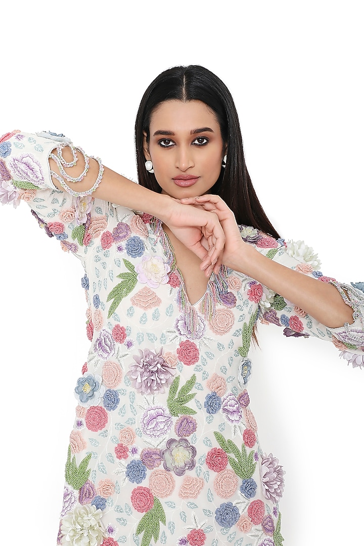 Off-White Georgette Embroidered Short Kurta Set by Payal Singhal at Pernia's Pop Up Shop