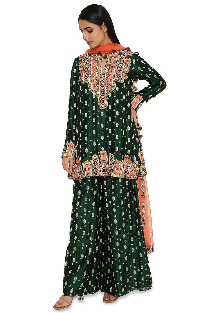 Emerald Green Embroidered Kurta Set by Payal Singhal at Pernia's Pop Up Shop