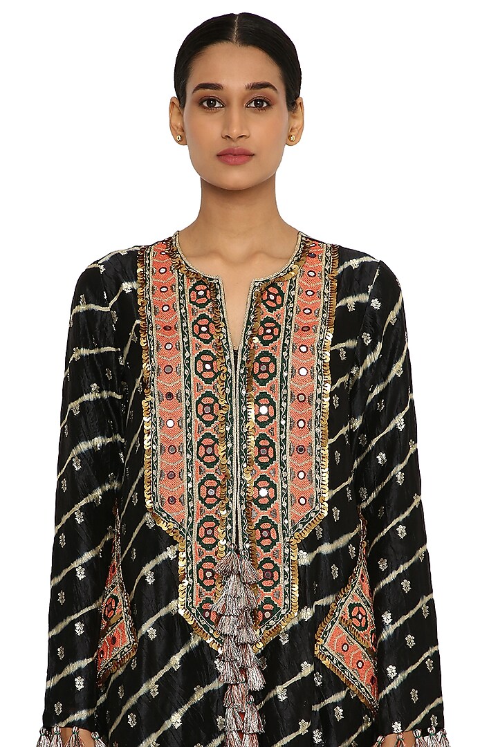Black Embroidered Long Kurta Set by Payal Singhal at Pernia's Pop Up Shop