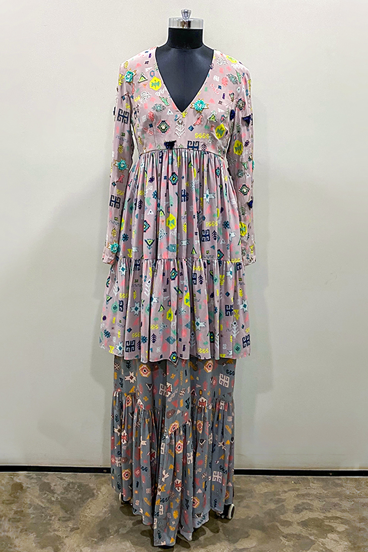 Grey Bandhani Printed Tiered Kurta Set by Payal Singhal at Pernia's Pop Up Shop