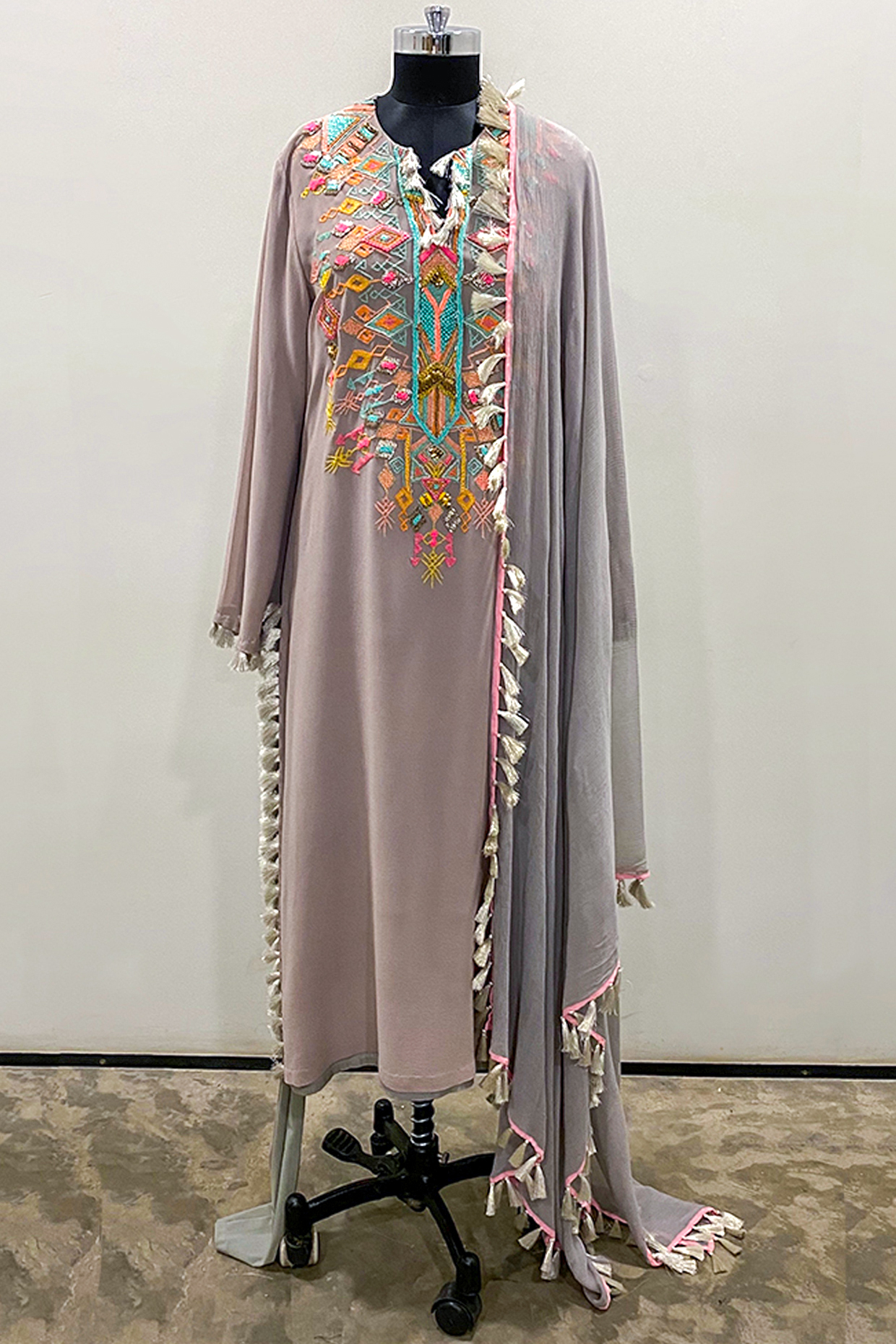 Grey Embroidered Kurta Set by Payal Singhal at Pernia's Pop Up Shop