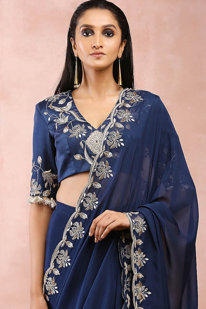 Navy Organza Pre-Stitched Reception Saree Set by Payal Singhal at Pernia's Pop Up Shop