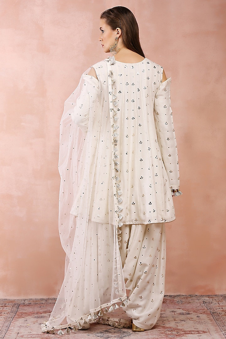 Off-White Silk Mul Embroidered Kurta Set by Payal Singhal at Pernia's Pop Up Shop