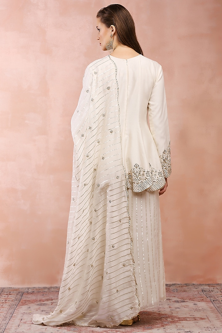 Off-White Organza Embroidered Kalidar Kurta Set by Payal Singhal at Pernia's Pop Up Shop