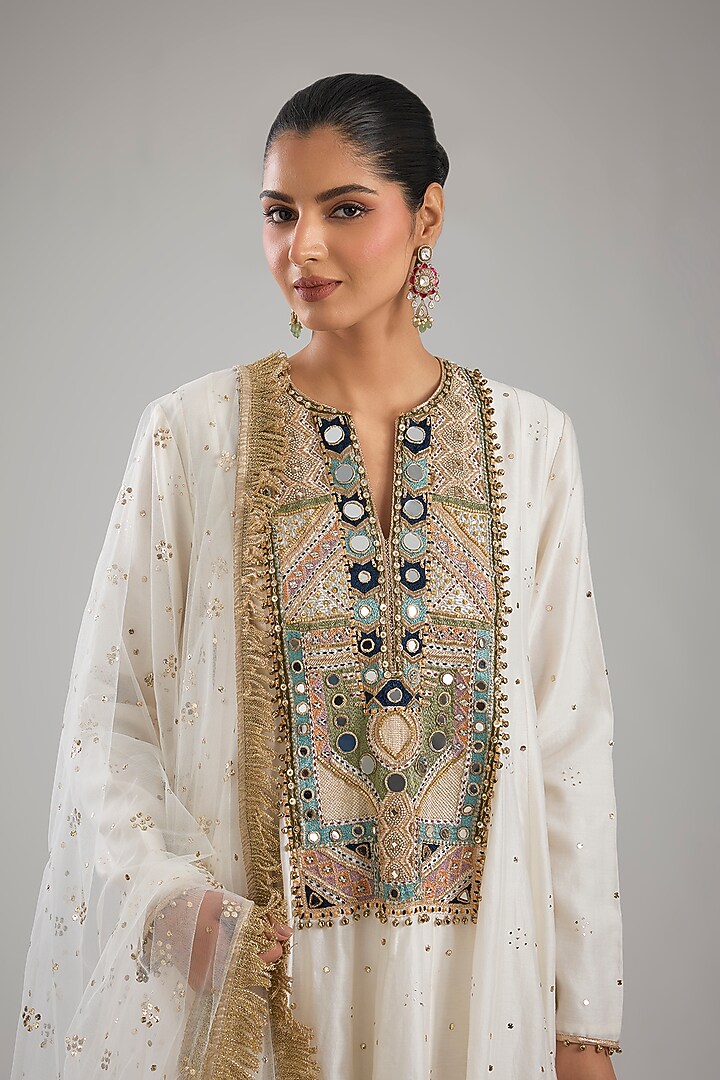 Off-White Silkmul & Net Mukaish Embroidered High-Low Bridal Anarkali Set by Payal Singhal at Pernia's Pop Up Shop
