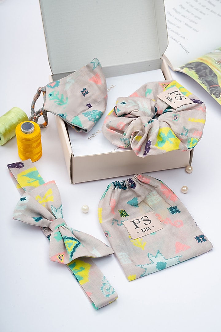 Lavender & Grey Mask Gift Hamper (Set Of 4) by PAYAL SINGHAL ACCESSORIES at Pernia's Pop Up Shop