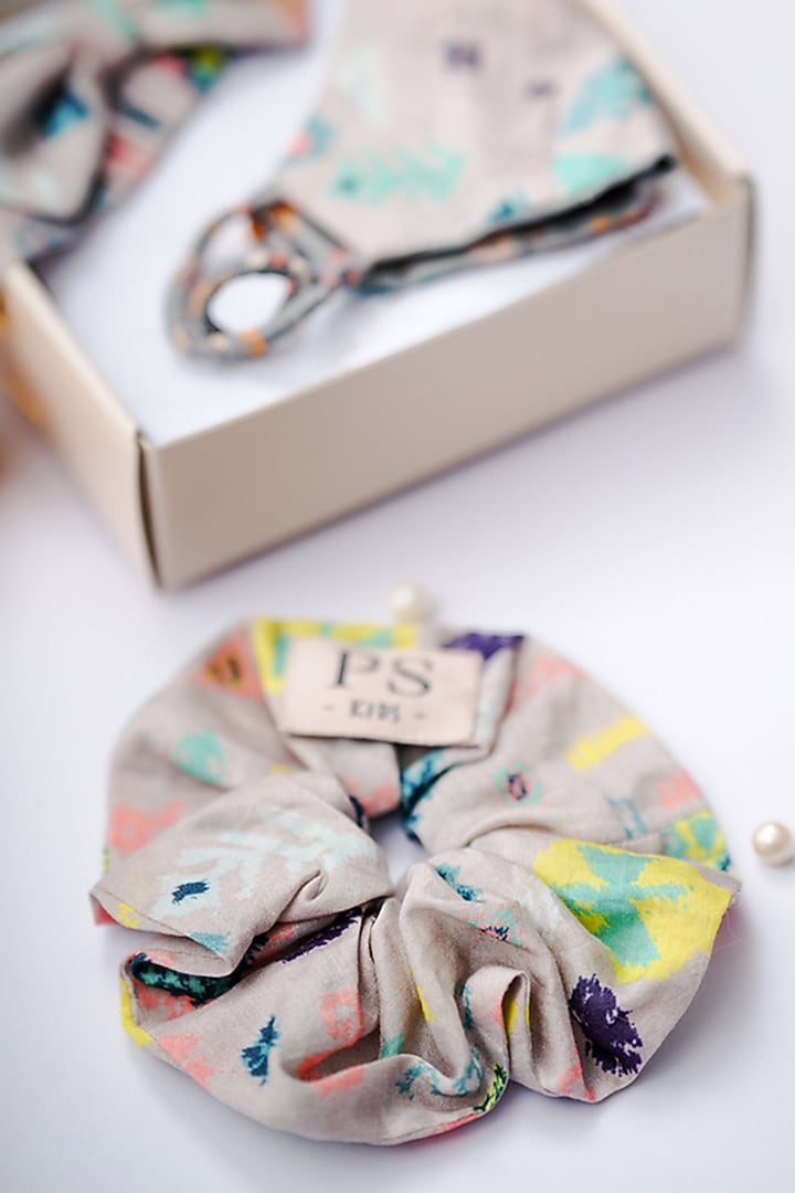 Lavender & Grey Mask Gift Hamper (Set Of 4) by PAYAL SINGHAL ACCESSORIES at Pernia's Pop Up Shop