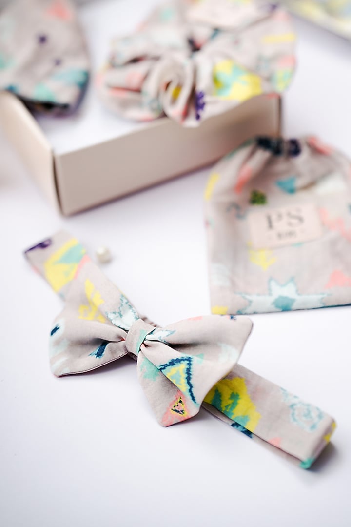 Lavender & Grey Mask Gift Hamper (Set Of 4) by PAYAL SINGHAL ACCESSORIES at Pernia's Pop Up Shop
