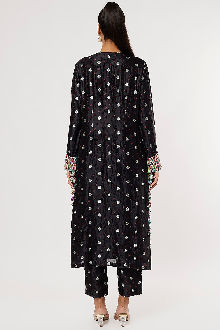 Black Embroidered Kurta Set by Payal Singhal at Pernia's Pop Up Shop