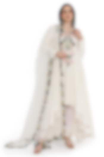 Off-White Mukaish Silkmul Embroidered High-Low Bridal Anarkali Set by Payal Singhal at Pernia's Pop Up Shop