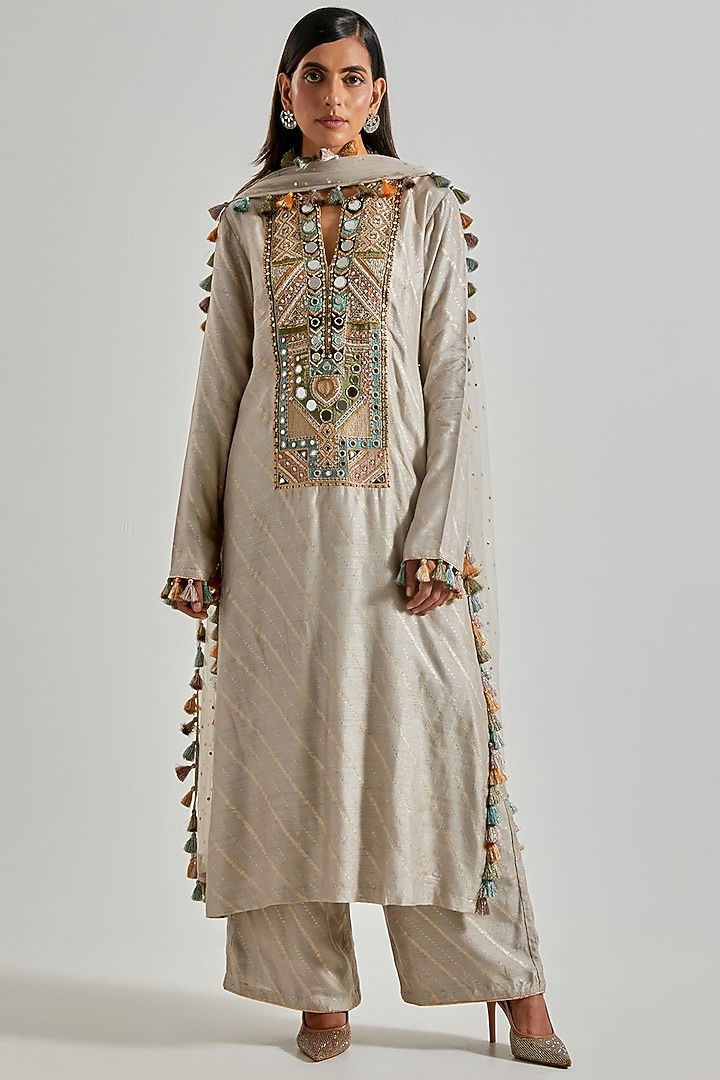 Grey Dola Silk Embroidered Kurta Set by Payal Singhal at Pernia's Pop Up Shop