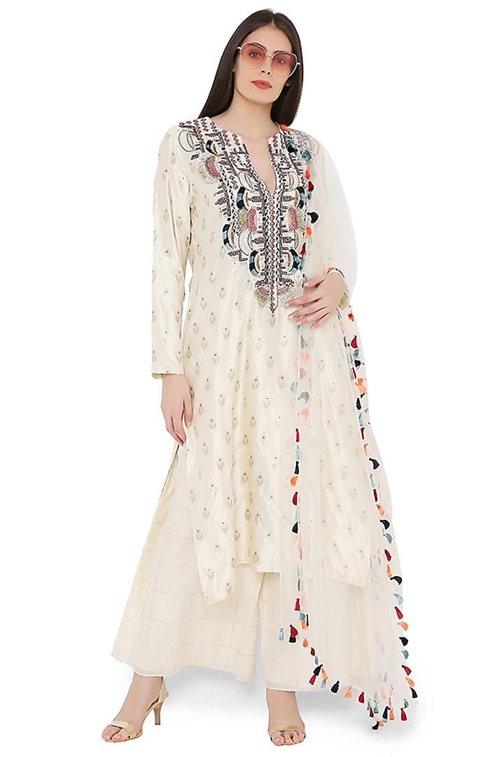 Cream Embroidered Banarasi Silk Kurta Set by Payal Singhal at Pernia's Pop Up Shop