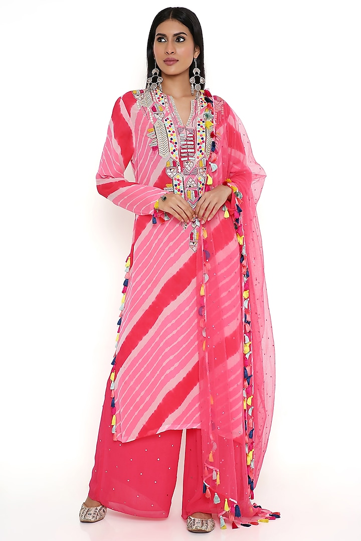 Coral & Pink Georgette Bandhani Leheriya Kurta Set by Payal Singhal at Pernia's Pop Up Shop