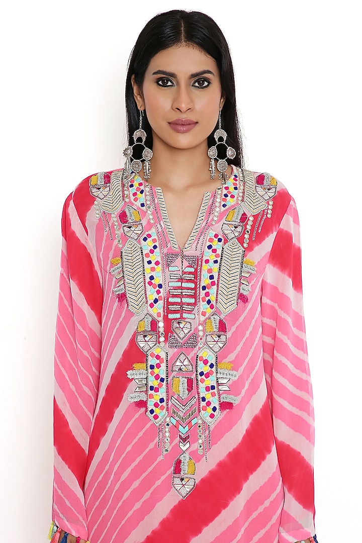 Coral & Pink Georgette Bandhani Leheriya Kurta Set by Payal Singhal at Pernia's Pop Up Shop