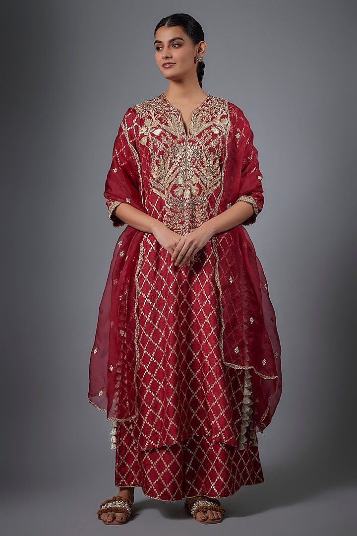 Maroon Dola Silk Hand Embroidered Kurta Set by Payal Singhal at Pernia's Pop Up Shop