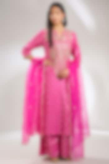 Hot Pink Dola Silk Hand Embroidered Kurta Set by Payal Singhal at Pernia's Pop Up Shop