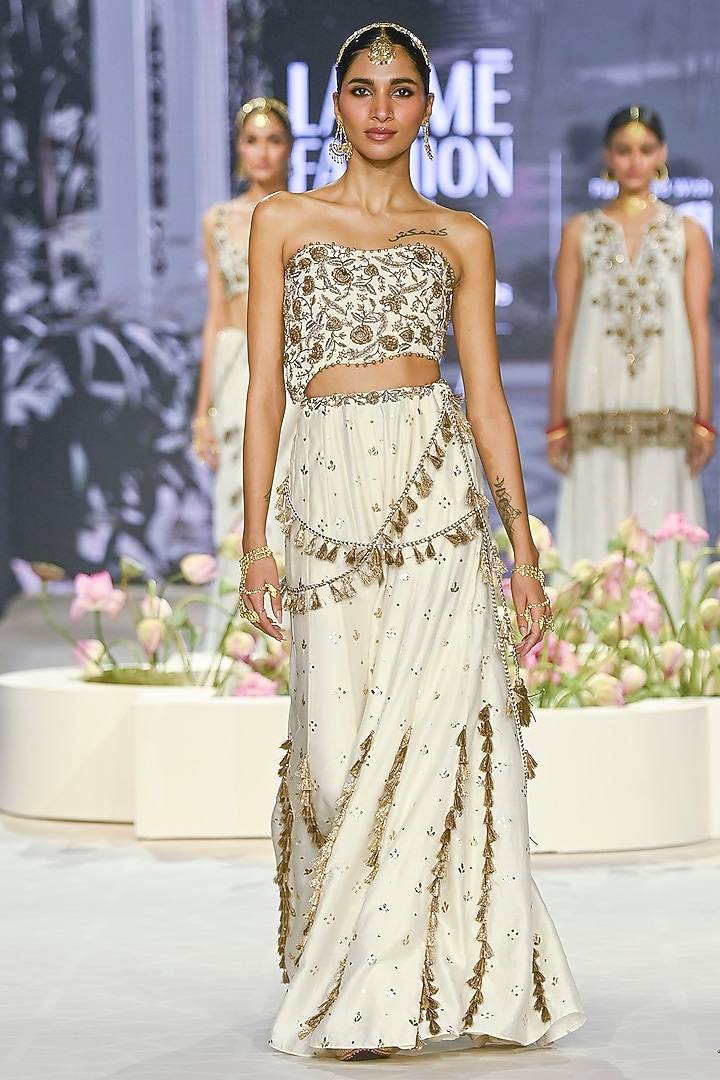Off-White Mukaish Silk mul Embroidered Bridal Sharara Set by Payal Singhal at Pernia's Pop Up Shop