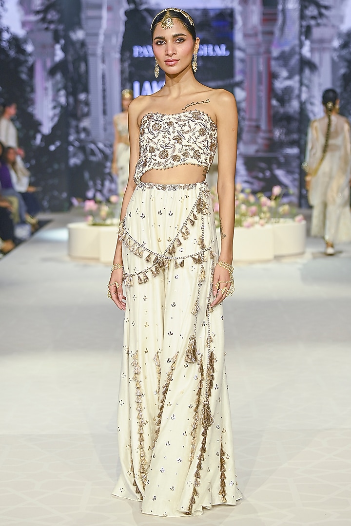 Off-White Mukaish Silk mul Embroidered Bridal Sharara Set by Payal Singhal at Pernia's Pop Up Shop