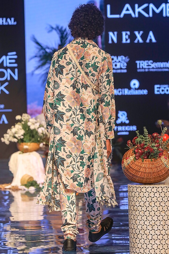 White Printed Kurta Set by Payal Singhal Men at Pernia's Pop Up Shop