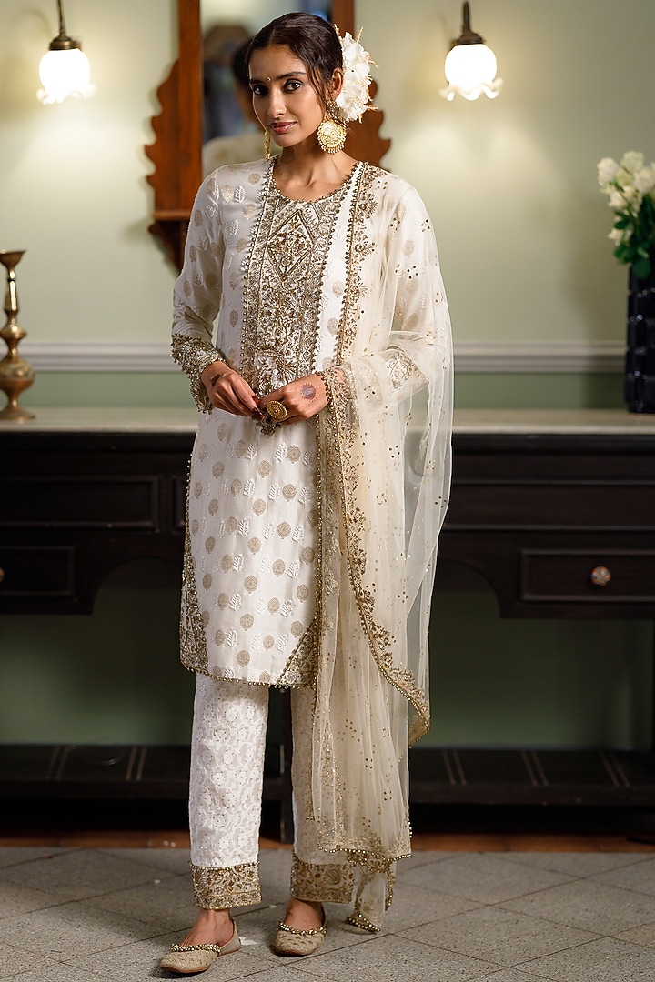 Off-White Silk Chanderi Brocade Embroidered Kurta Set by Payal Singhal at Pernia's Pop Up Shop
