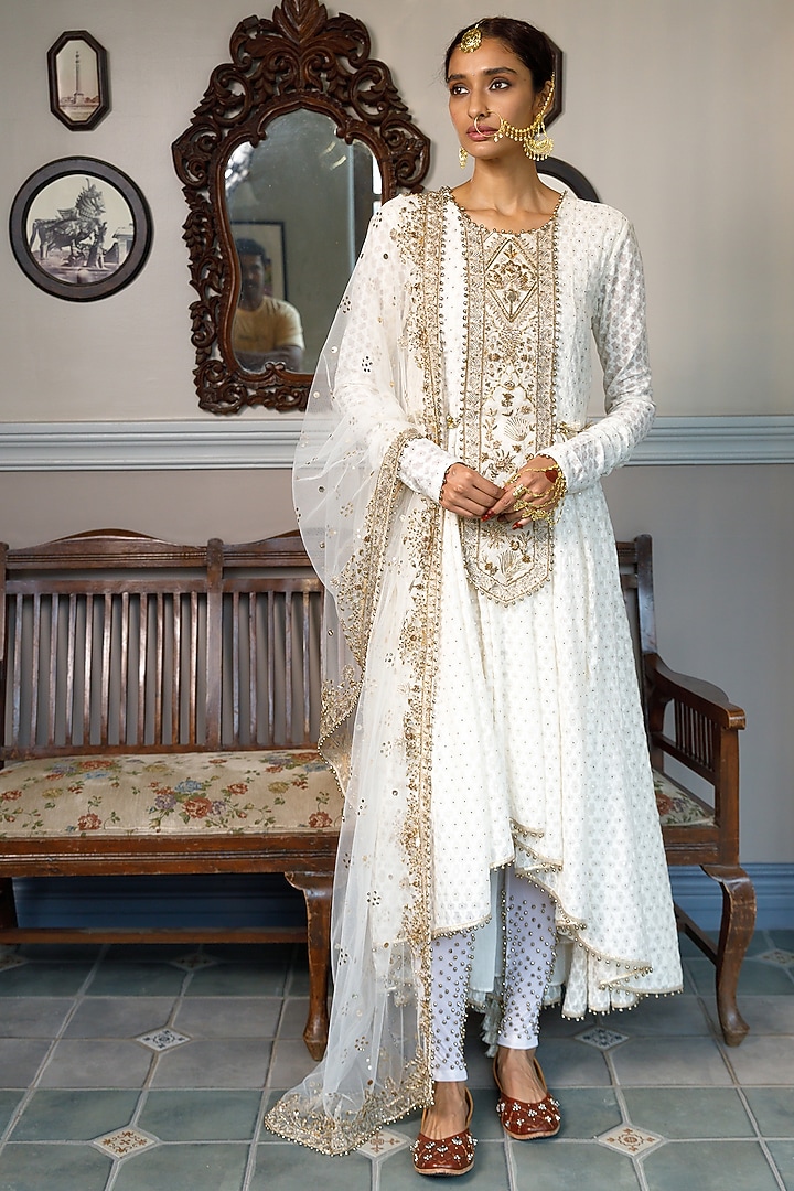 Off-White Katarwa Georgette Bridal Anarkali Set by Payal Singhal at Pernia's Pop Up Shop