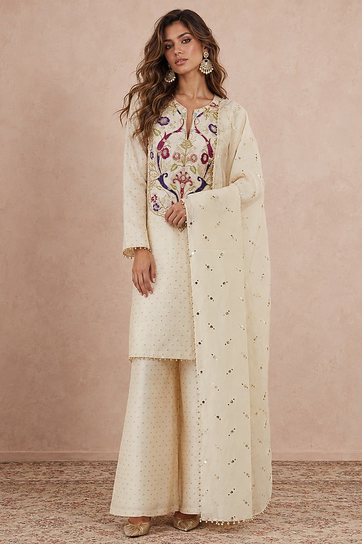 Off-White Silk Resham Embroidered Kurta Set by Payal Singhal at Pernia's Pop Up Shop