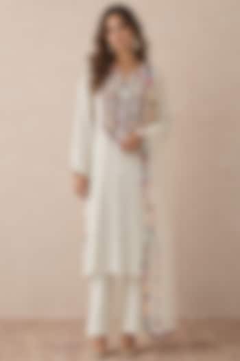 Off-White Georgette Chikankari Embroidered Kurta Set by Payal Singhal at Pernia's Pop Up Shop