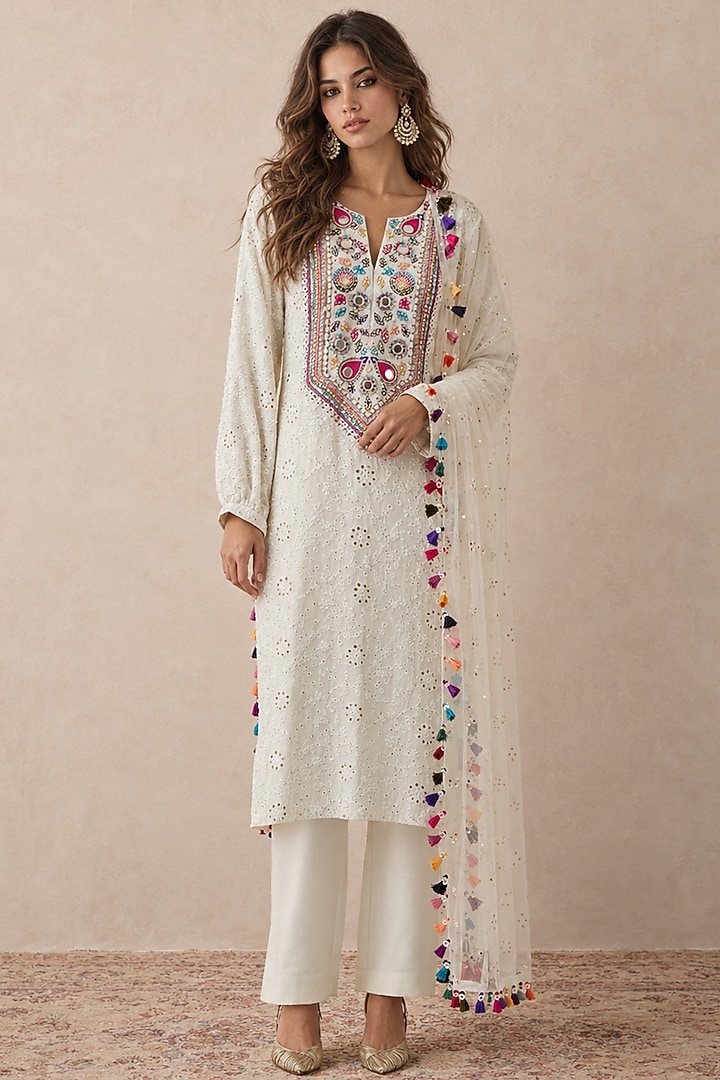 Off-White Georgette Chikankari Embroidered Kurta Set by Payal Singhal at Pernia's Pop Up Shop