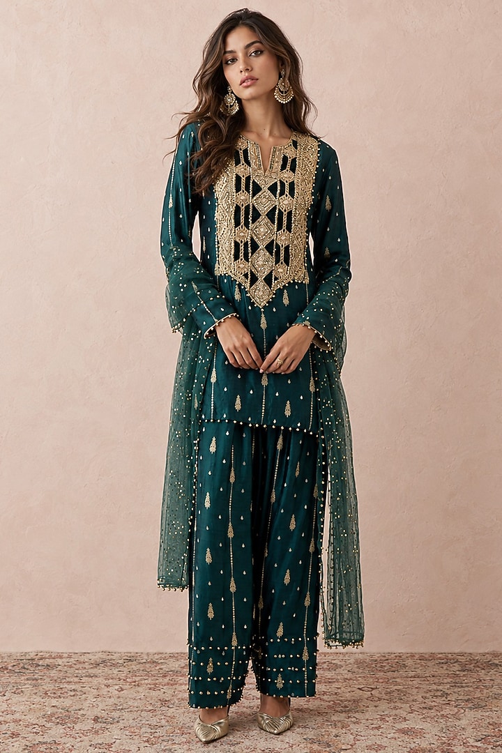 Emerald Green Silk Mirror Embroidered Kurta Set by Payal Singhal at Pernia's Pop Up Shop