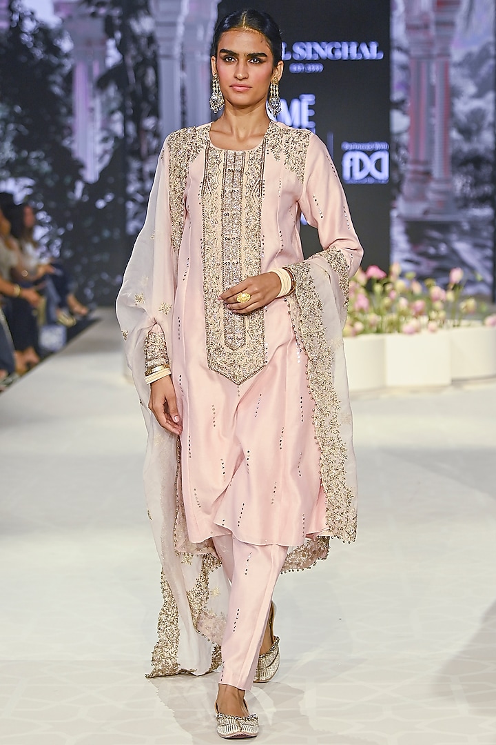 Blush Pink Mukaish Silk Mul Embroidered Kurta Set by Payal Singhal at Pernia's Pop Up Shop